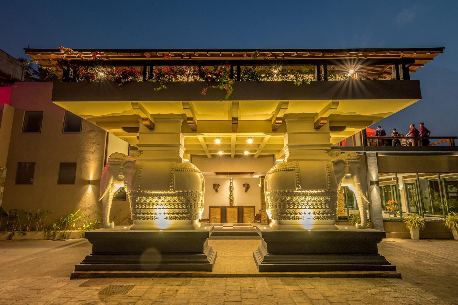 Earl'S Regent Hotel Kandy Exterior photo