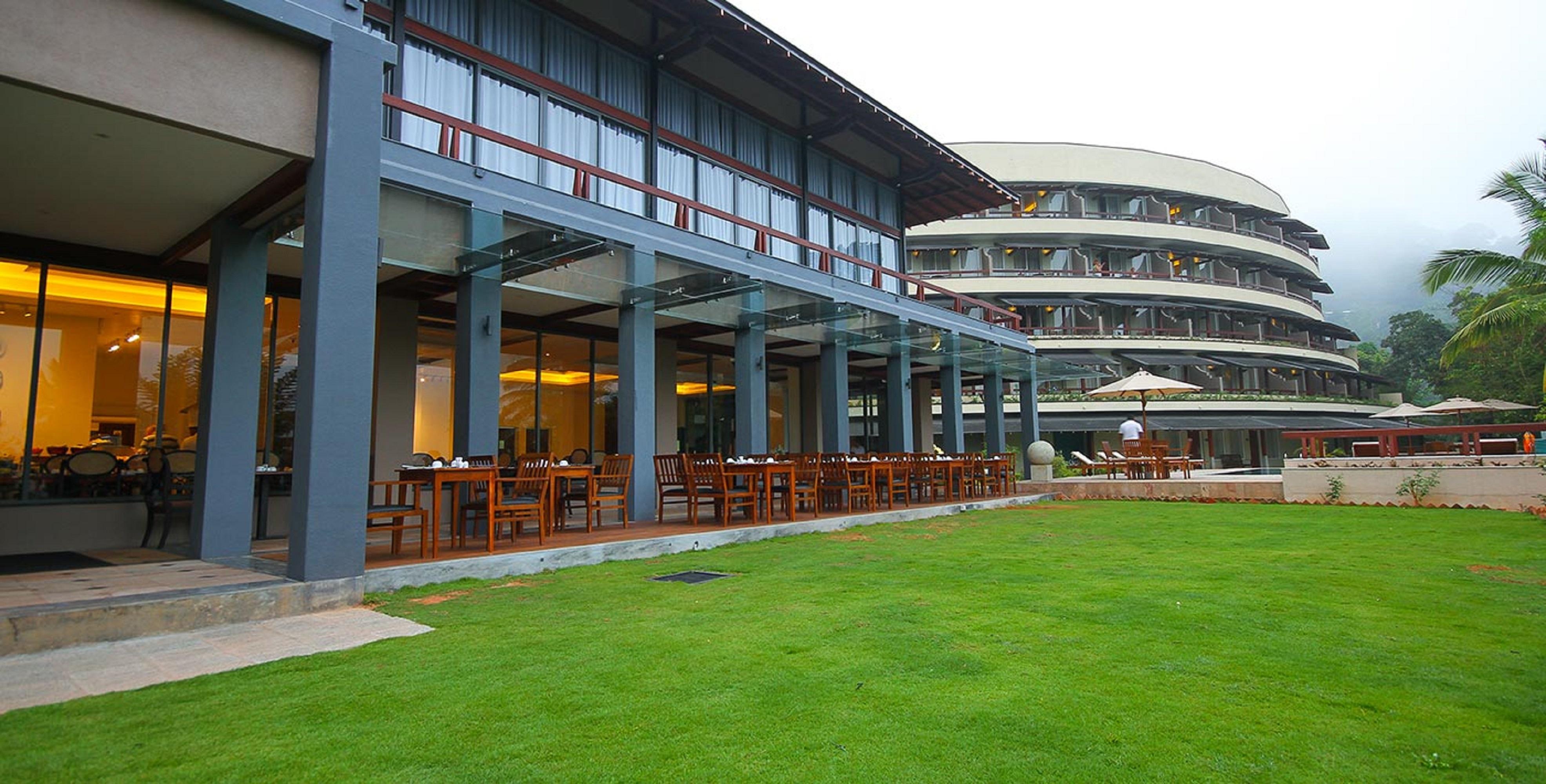 Earl'S Regent Hotel Kandy Exterior photo